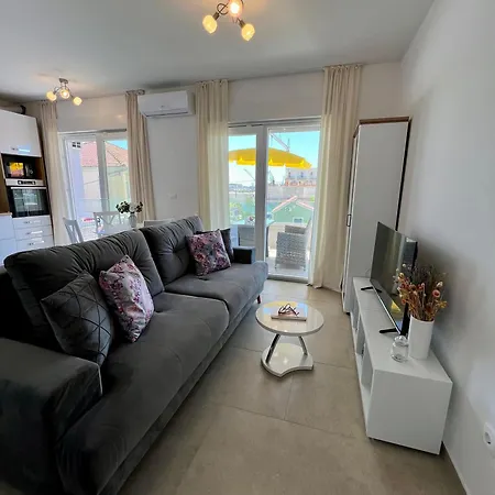 Wild Rose Apartment *