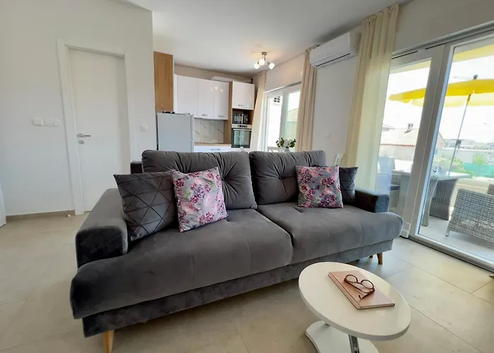 Wild Rose Apartment